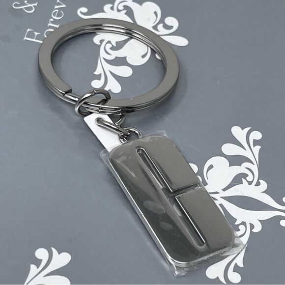 Clinique Signature Silver Tone Color Keychain C Logo Key Chain Ring NWT - Picture 7 of 7